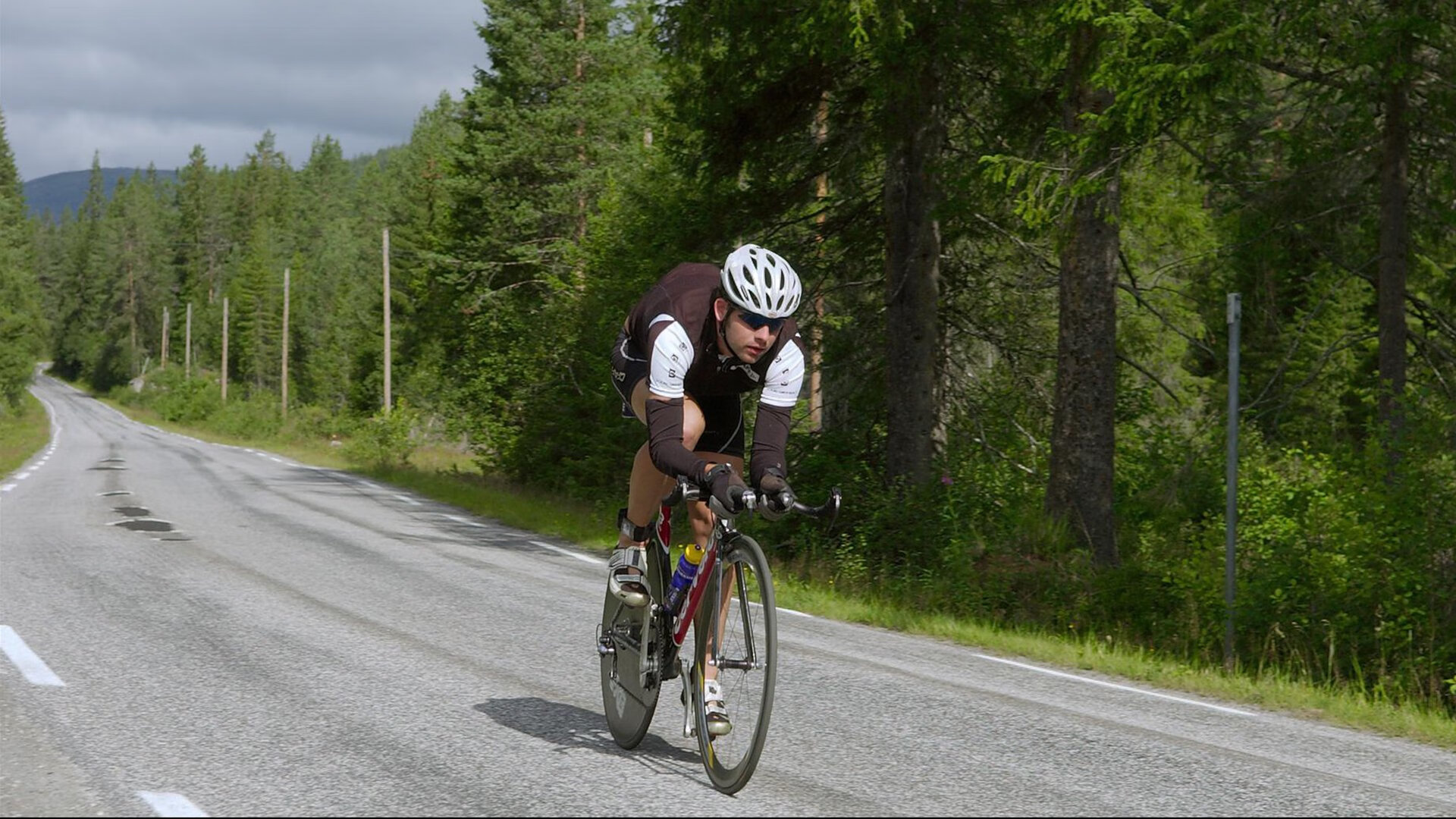 余嘉豪播客节目更新：和刘家成成总聊了聊郭艾伦的三方大交易，余嘉豪回国
